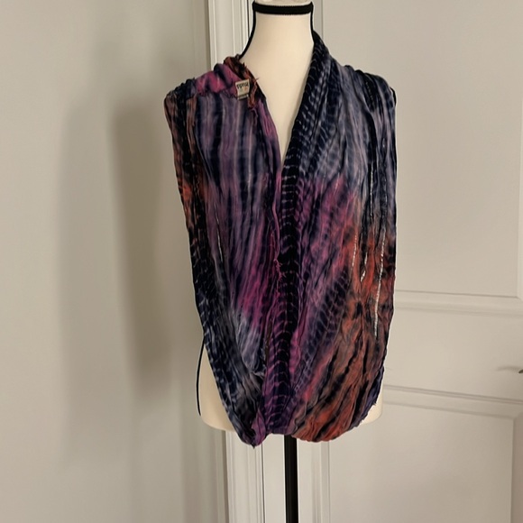 Tie-dye Infinity Scarf 💖 - Picture 2 of 5